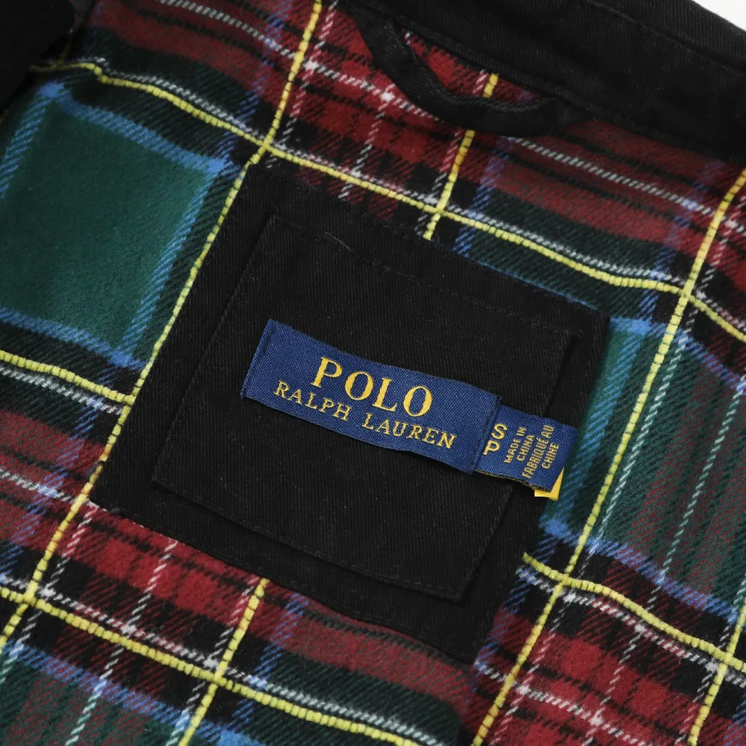 P360 Model No.: R06 Ralph Lauren/Ralph Lauren American vintage classic lapel veteran retro jacket autumn and winter thickened coat with wool lining Color: Khaki Navy Black SIZE #SMLXL Classic design Timeless classic Thick cotton fabric Presents a sense of vintage Colored plaid embellishment on collar and cuffs Looks good on both men and women Wear as comfortable as you like Mainly relaxed retro YYDS One piece for both men and women An indispensable piece for autumn and winter, the most popular jacket at the moment. The 100% cotton twill is thick and thick, and the pure cotton colorful plaid lining is distinguished by digital printing in the market. Exquisite embroidery. The Harrington jacket has a loose fit, is short and fat, and is super versatile. It is a clean fit and is suitable for both men and women. Reference # Size: S/M/L/XL Length: 68 70 72 74 Sleeve length: 63 64 65 66 Shoulder width: 51 52 53 54 Bust: 126 130 134 138